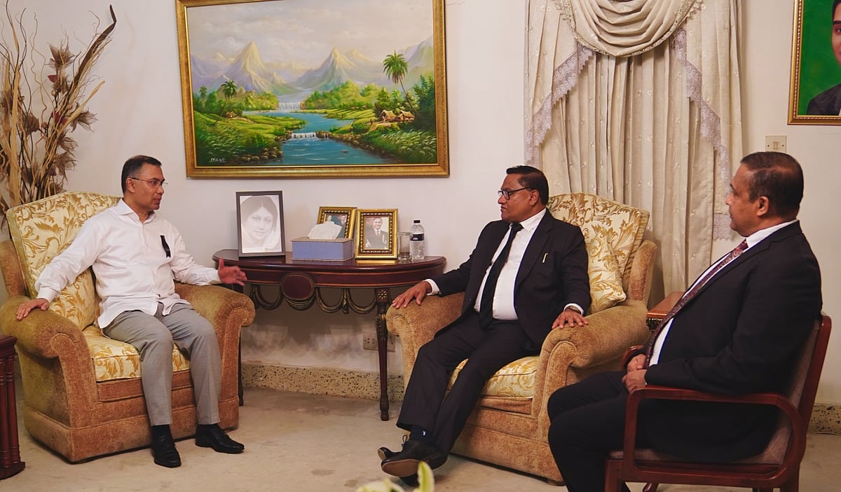 বিএনপির চেয়ারপারসন খালেদা জিয়ার গুলশানের রাজনৈতিক কার্যালয়ে এই সৌজন্য সাক্ষাৎ অনুষ্ঠিত হয়