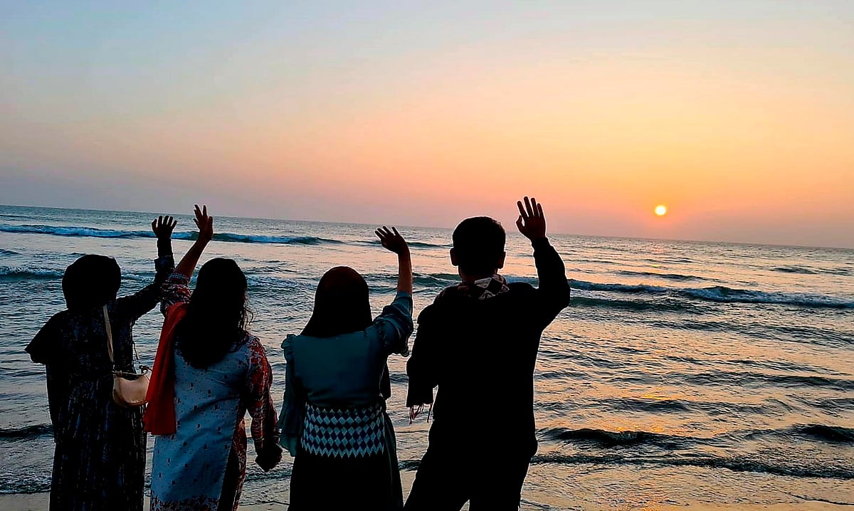 বিদায় ২০২৫; অস্তমিত হচ্ছে বছরের শেষ সূর্য