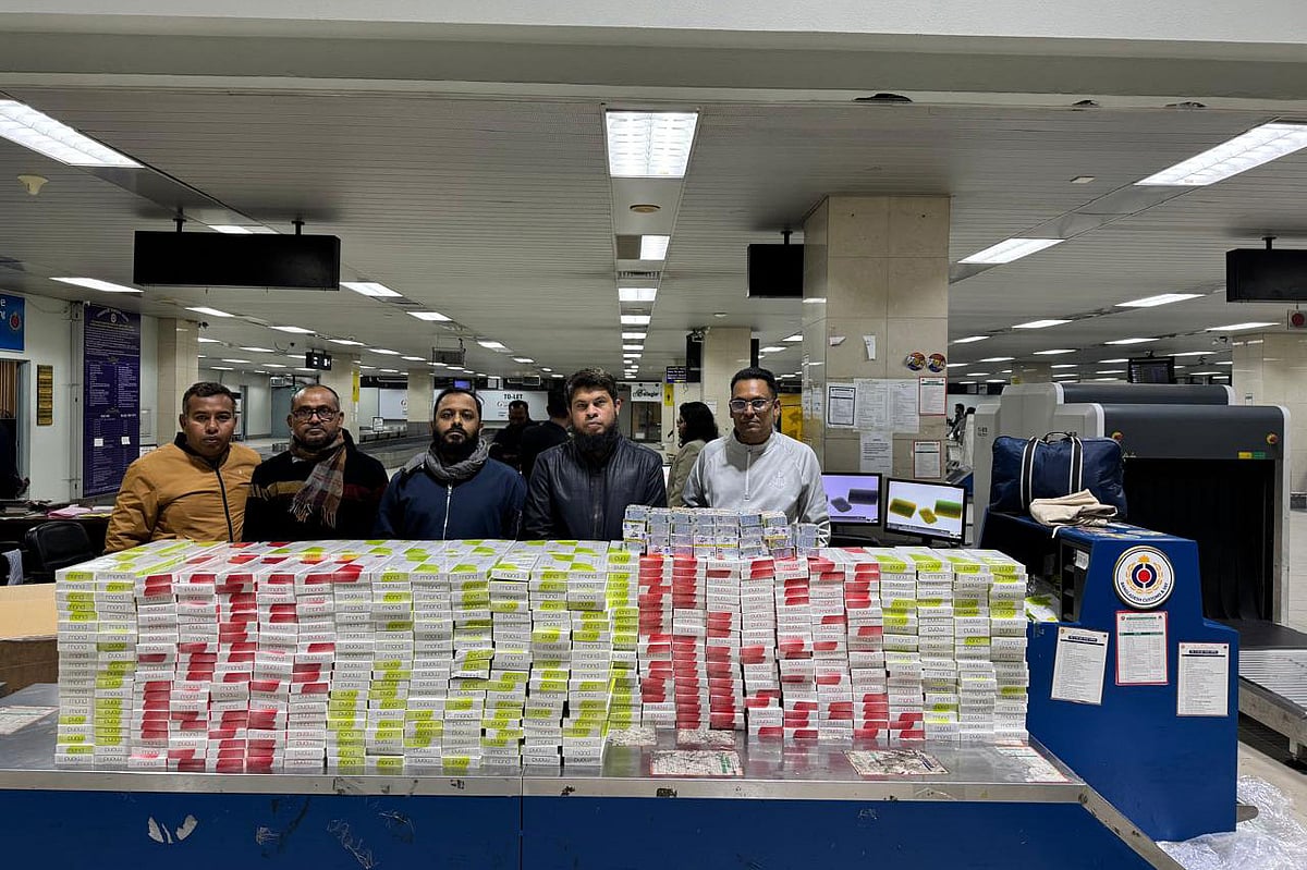 চট্টগ্রাম শাহ আমানত বিমানবন্দরে জব্দ করা সিগারেট