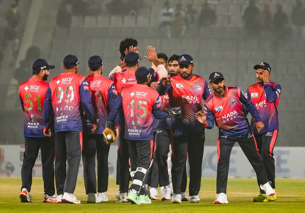 রংপুরের বিপক্ষে সুপার ওভারে জিতেছে রাজশাহী