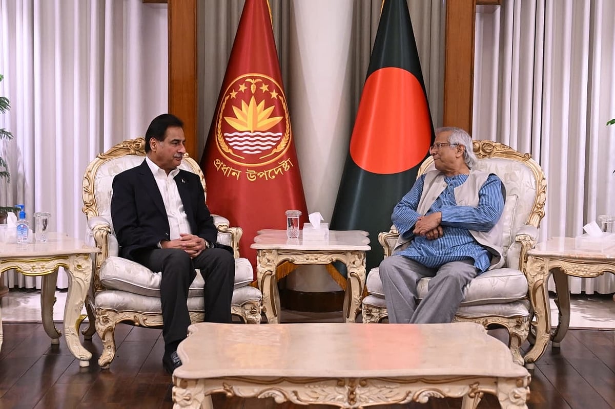 রাষ্ট্রীয় অতিথি ভবন যমুনায় অন্তর্বর্তী সরকারের প্রধান উপদেষ্টা অধ্যাপক মুহাম্মদ ইউনূসের সঙ্গে সাক্ষাৎ করেন পাকিস্তানের জাতীয় পরিষদের স্পিকার সরদার আয়াজ সাদিক। গতকাল বুধবার