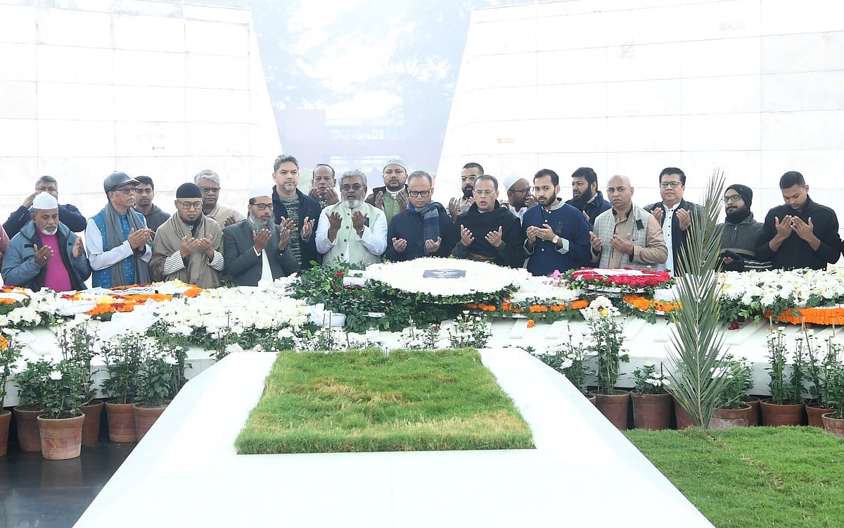 বিজিএমইএর সভাপতি মাহমুদ হাসান খানের নেতৃত্বে সংগঠনটির পরিচালনা পর্ষদের সদস্যরা আজ শুক্রবার সকালে রাজধানীর জিয়া উদ্যানে যান।