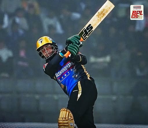 ৩৪ রান করেছেন মাহমুদউল্লাহ