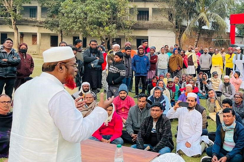 হিন্দুধর্মাবলম্বী সদস্য সমাবেশে প্রধান অতিথির বক্তব্য দেন জামায়াতের সেক্রেটারি জেনারেল মিয়া গোলাম পরওয়ার। আজ শুক্রবার বিকেলে খুলনার ডুমুরিয়া উপজেলার লাইন বিল পাবলা এলাকায়