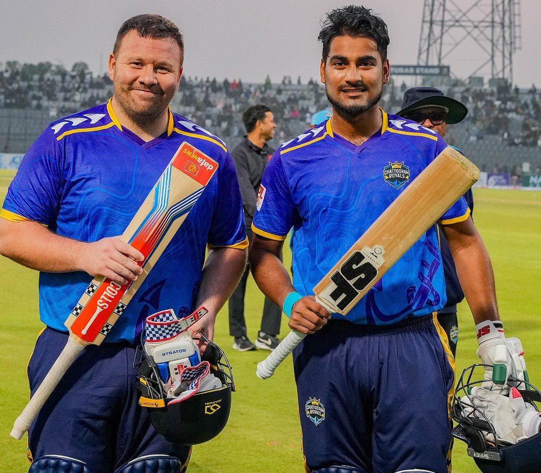 ১২৩ রানের অবিচ্ছিন্ন জুটি গড়েছেন রসিংটন আর নাঈম