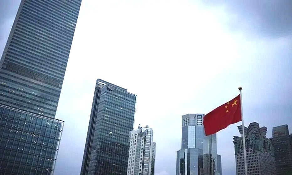 চীনের পতাকা উড়ছে