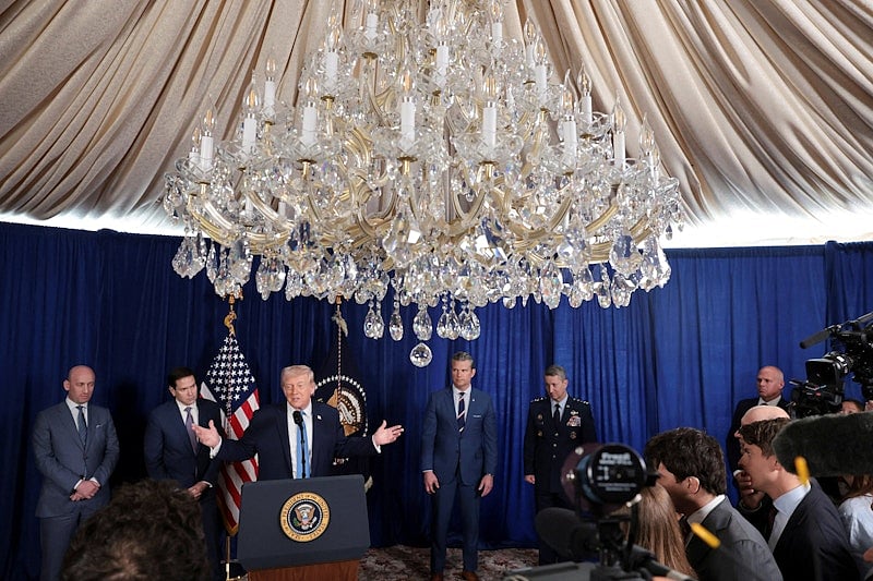 ফ্লোরিডার মার-আ-লাগো বাসভবনে সংবাদ সম্মেলনে কথা বলছেন যুক্তরাষ্ট্রের প্রেসিডেন্ট ডোনাল্ড ট্রাম্প। ৩ জানুয়ারি ২০২৬