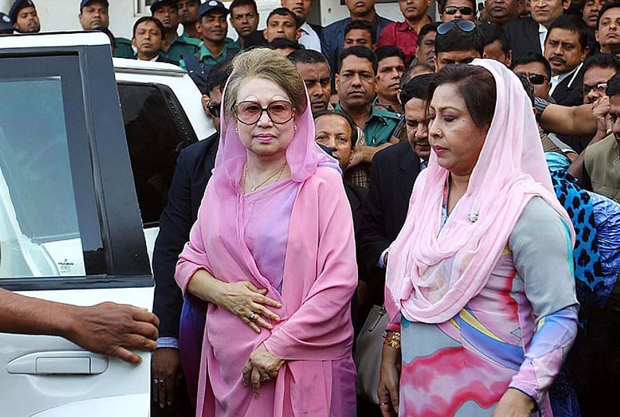আদালত চত্বরে খালেদা জিয়া।