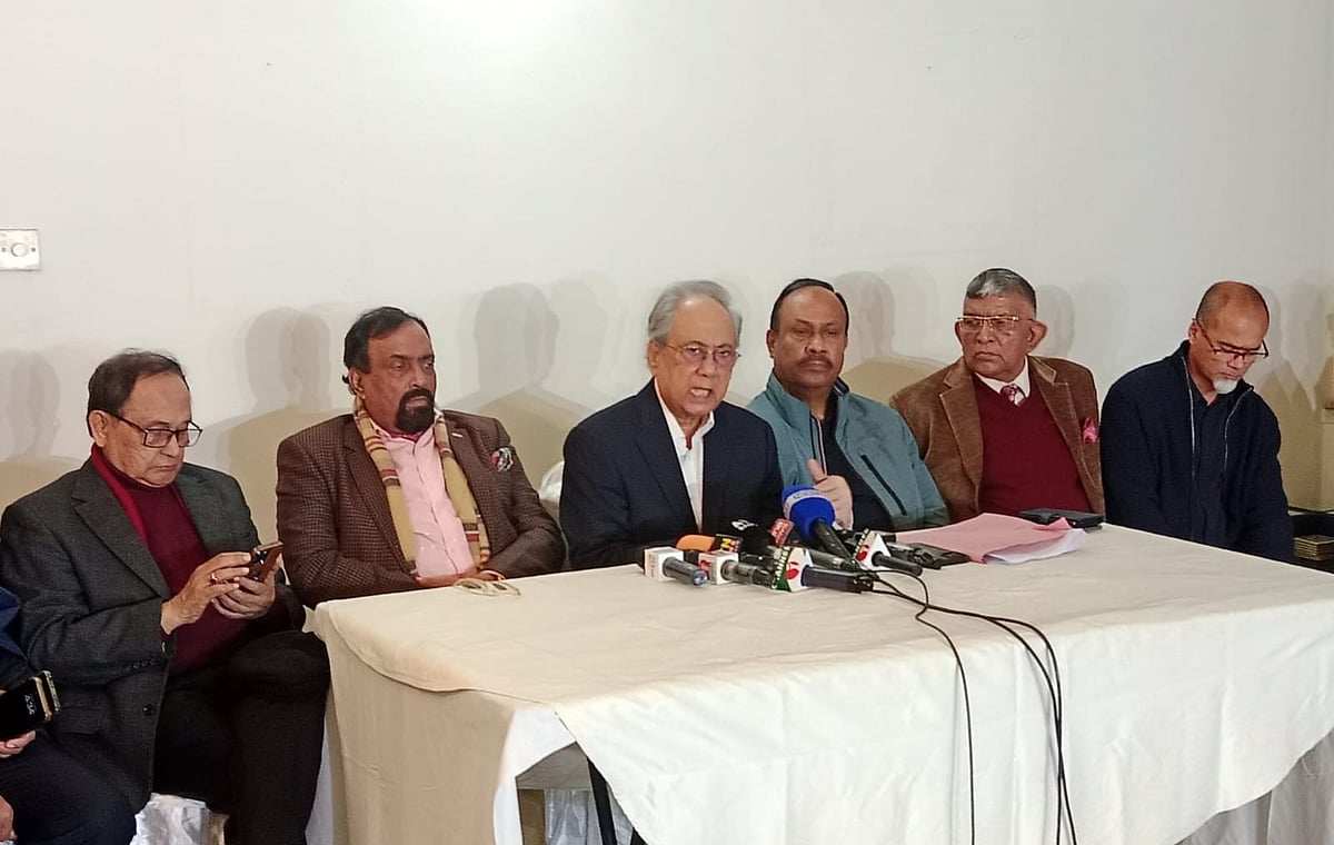 জাতীয় পার্টির একাংশের চেয়ারম্যান আনিসুল ইসলাম মাহমুদ। আজ শনিবার ঢাকার গুলশানে নিজ বাড়িতে সংবাদ সম্মেলনে