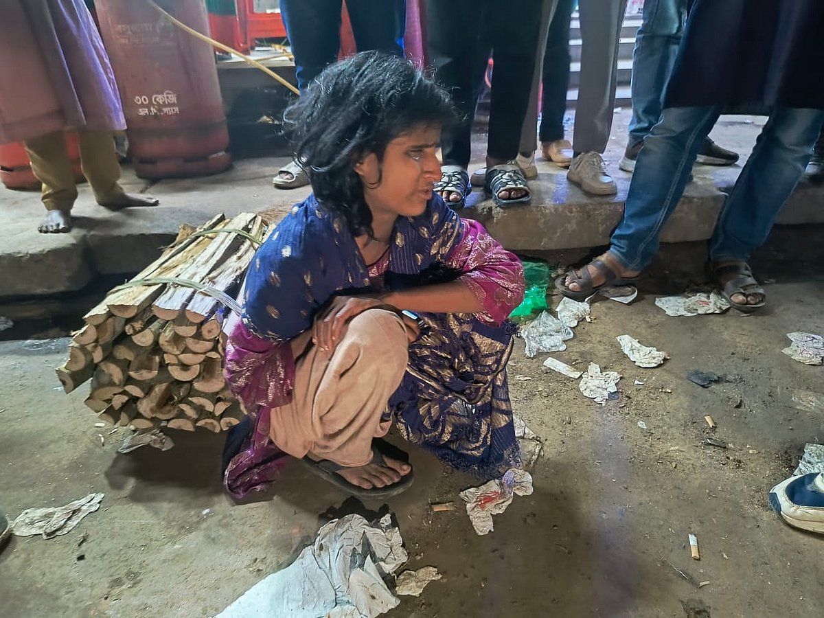 সখীপুরে ৮ মাসের শিশুসন্তানকে হারিয়ে কাঁদছিলেন মা দৃষ্টিপ্রতিবন্ধী নুরজাহান। গতকাল শুক্রবার রাতে