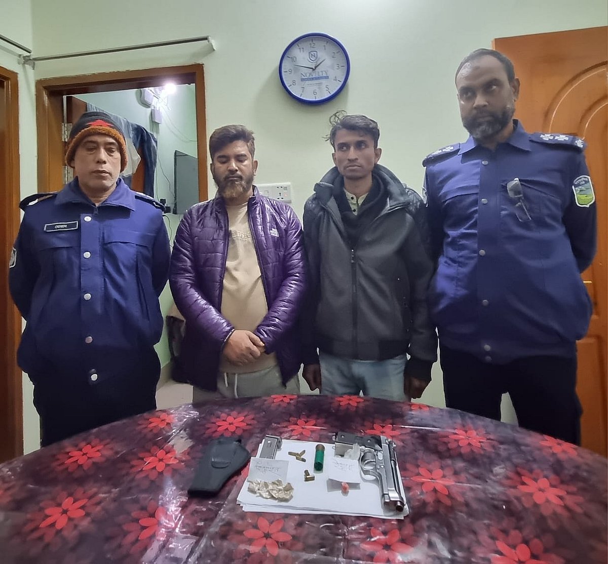 অস্ত্রসহ গ্রেপ্তার বিএনপির নেতা ও তাঁর সহযোগী।