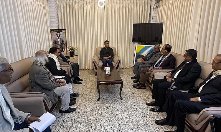 বিএনপির ভারপ্রাপ্ত চেয়ারম্যান তারেক রহমানের সঙ্গে বাংলাদেশ হিন্দু-বৌদ্ধ-খ্রিষ্টান ঐক্য পরিষদের শীর্ষ নেতারা সাক্ষাৎ করেন। ৩ জানুয়ারি