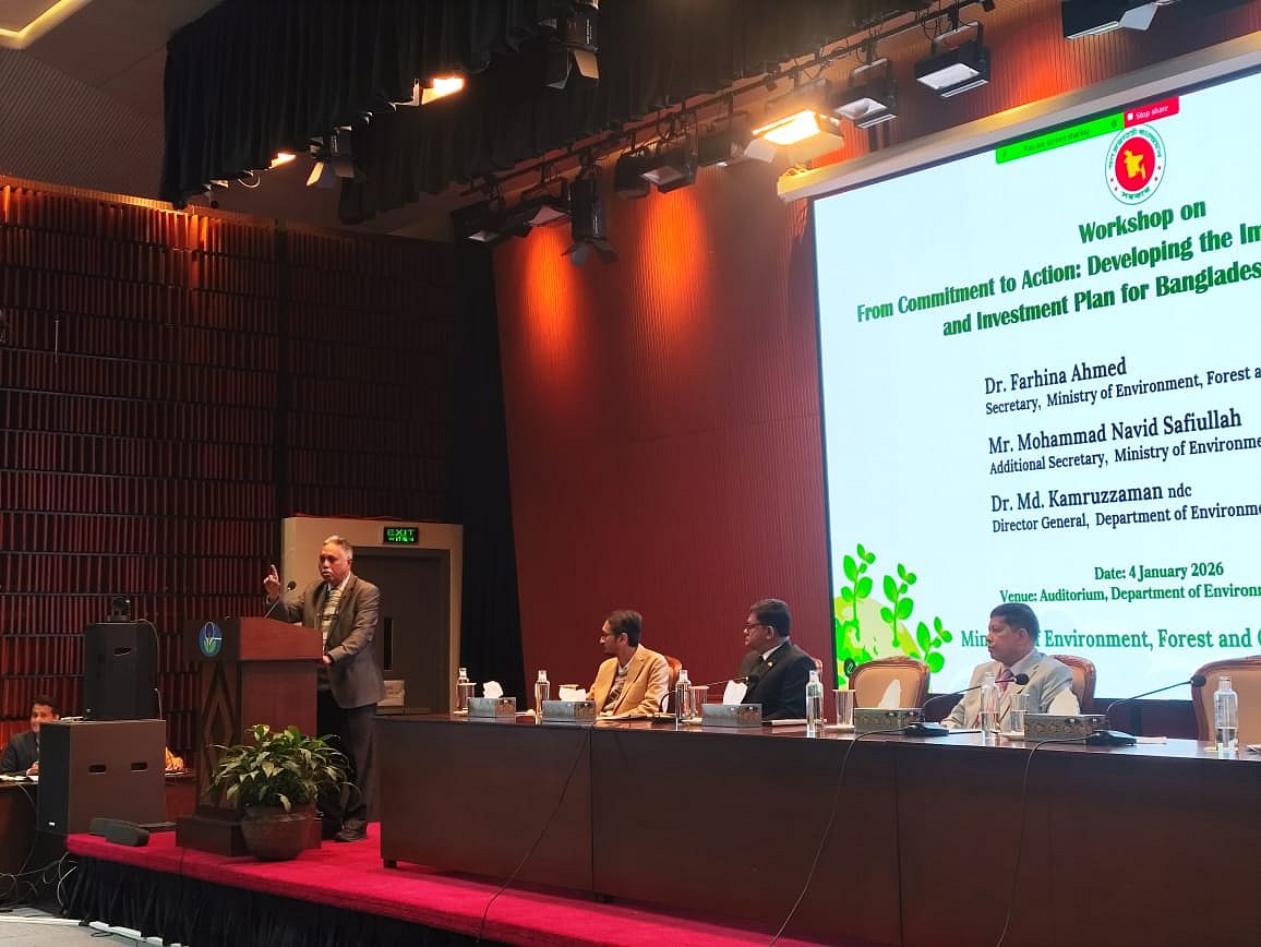 কার্বন নিঃসরণ কমানোর জাতীয় অঙ্গীকার-এনডিসি (ন্যাশনালি ডিটারমাইন্ড কন্ট্রিবিউশন) বাস্তবায়নে খাতভিত্তিক কার্বন নিঃসরণ কমানোর ওপর আয়োজিত এক কর্মশালায় বক্তারা। আজ রোববার রাজধানীর আগারগাঁওয়ে পরিবেশ অধিদপ্তরের সম্মেলনকক্ষে