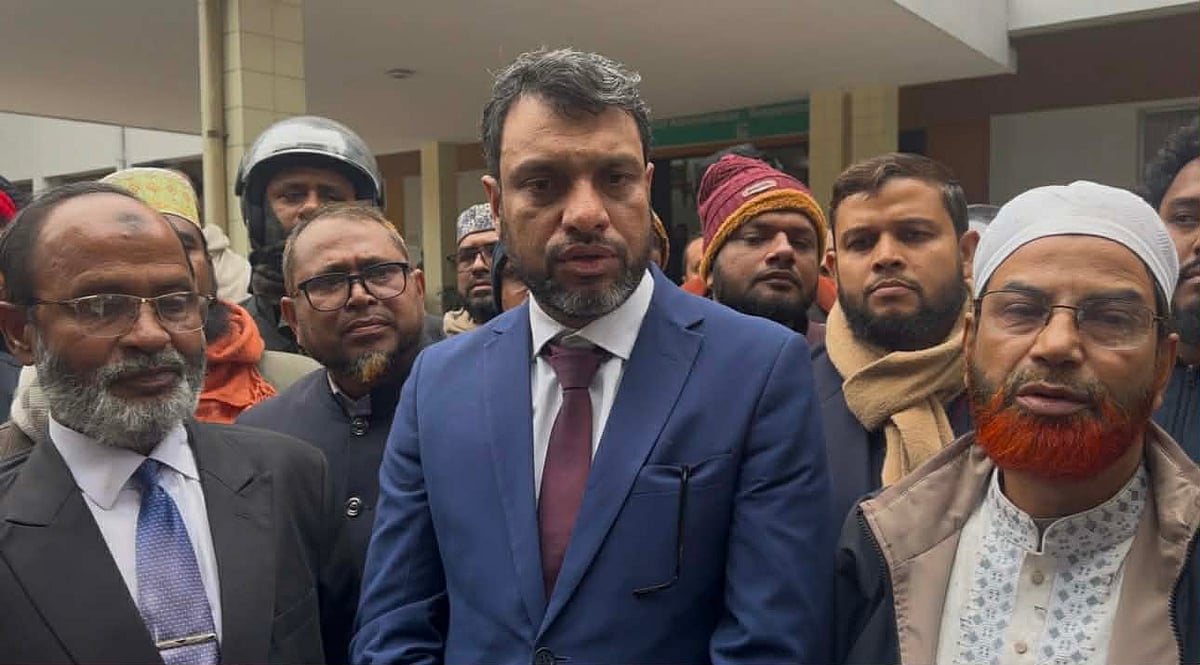 দ্বৈত নাগরিকত্ব ত্যাগের প্রয়োজনীয় কাগজ না থাকায় কুড়িগ্রাম-৩ আসনের জামায়াত মনোনীত প্রার্থী মাহবুবুল আলমের মনোনয়নপত্র বাতিল ঘোষণা করা হয়েছে। রোববার দুপুরে জেলা রিটার্নিং কর্মকর্তার কার্যালয়ে