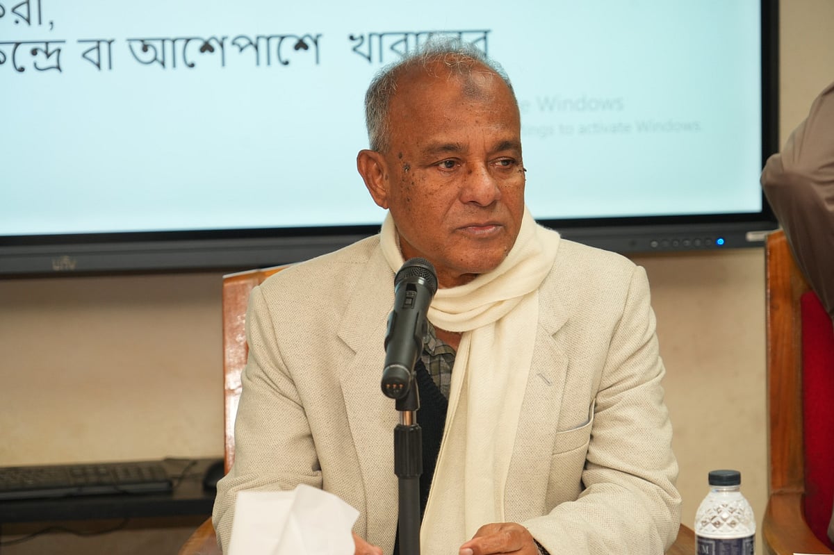 আসন্ন জাতীয় সংসদ নির্বাচন উপলক্ষে রাজধানীর রাজারবাগে ডিএমপি ট্রেনিং একাডেমিতে আয়োজিত এক প্রশিক্ষণ কর্মশালায় বক্তব্য দেন স্বরাষ্ট্র উপদেষ্টা লেফটেন্যান্ট জেনারেল (অব.) মো. জাহাঙ্গীর আলম চৌধুরী। রোববার, ৪ জানুয়ারি