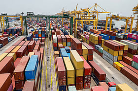 বড় ঝুঁকিতে দেশের ৫৮০ রপ্তানিকারক প্রতিষ্ঠান