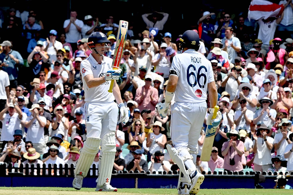 ১৫৪ রানের অবিচ্ছিন্ন জুটি গড়েছেন ব্রক ও রুট