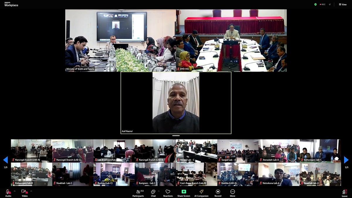 সচিবালয়ে যুব ও ক্রীড়া মন্ত্রণালয়ের সম্মেলনকক্ষে ‘দেশের ৪৮ জেলায় শিক্ষিত ও কর্মপ্রত্যাশী যুবকদের ফ্রিল্যান্সিং প্রশিক্ষণের মাধ্যমে কর্মসংস্থান সৃষ্টি’ শীর্ষক প্রকল্পের তিন মাসব্যাপী প্রশিক্ষণ কোর্সের উদ্বোধনী অনুষ্ঠানে প্রধান অতিথি হিসেবে বক্তব্য দেন যুব ও ক্রীড়া উপদেষ্টা আসিফ নজরুল। ৪ জানুয়ারি ২০২৬