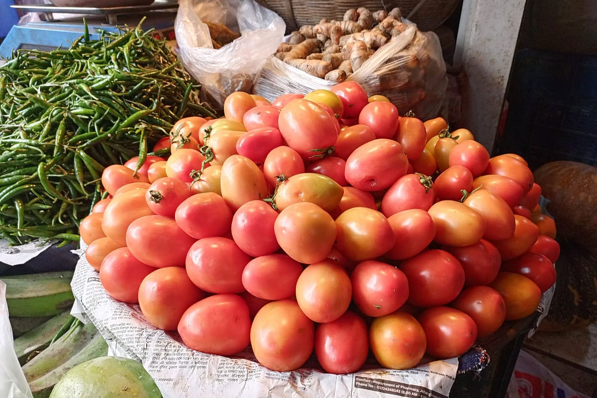 রাজধানীর কৃষি মার্কেট থেকে আজ ছবিটি তোলা