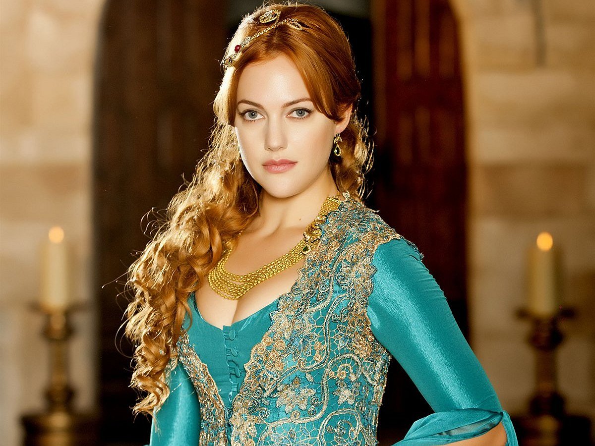 হুররেম সুলতান চরিত্রে অভিনয় করেছেন মেরিয়েম উজারলি