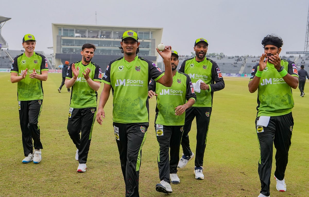 ৫ উইকেট নিয়ে ম্যাচসেরা হয়েছেন নাসুম আহমেদ