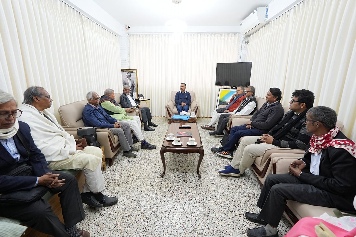 বামধারার দলগুলোর নেতাদের সঙ্গে বৈঠকে বিএনপির ভারপ্রাপ্ত চেয়ারম্যান তারেক রহমান। আজ সোমবার গুলশানে বিএনপির চেয়ারপারসনের কার্যালয়ে