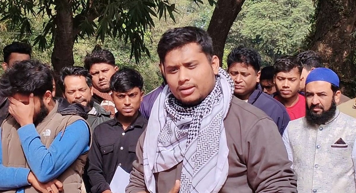 উঠান বৈঠকে বক্তব্য দেন এনসিপির দক্ষিণাঞ্চলের মুখ্য সংগঠক ও কুমিল্লা-৪ আসনে জামায়াত-এনসিপি জোটের প্রার্থী হাসনাত আবদুল্লাহ। আজ মঙ্গলবার দুপুর ১২টার দিকে কুমিল্লার দেবীদ্বারের ভিরাল্লা এলাকায়