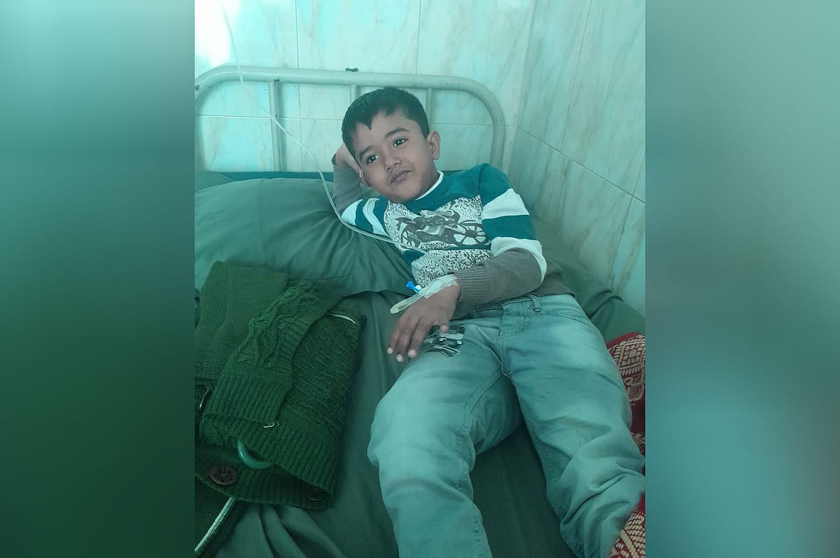 খতনার আগে হাসপাতালের শয্যায় শিশু মোস্তফা
