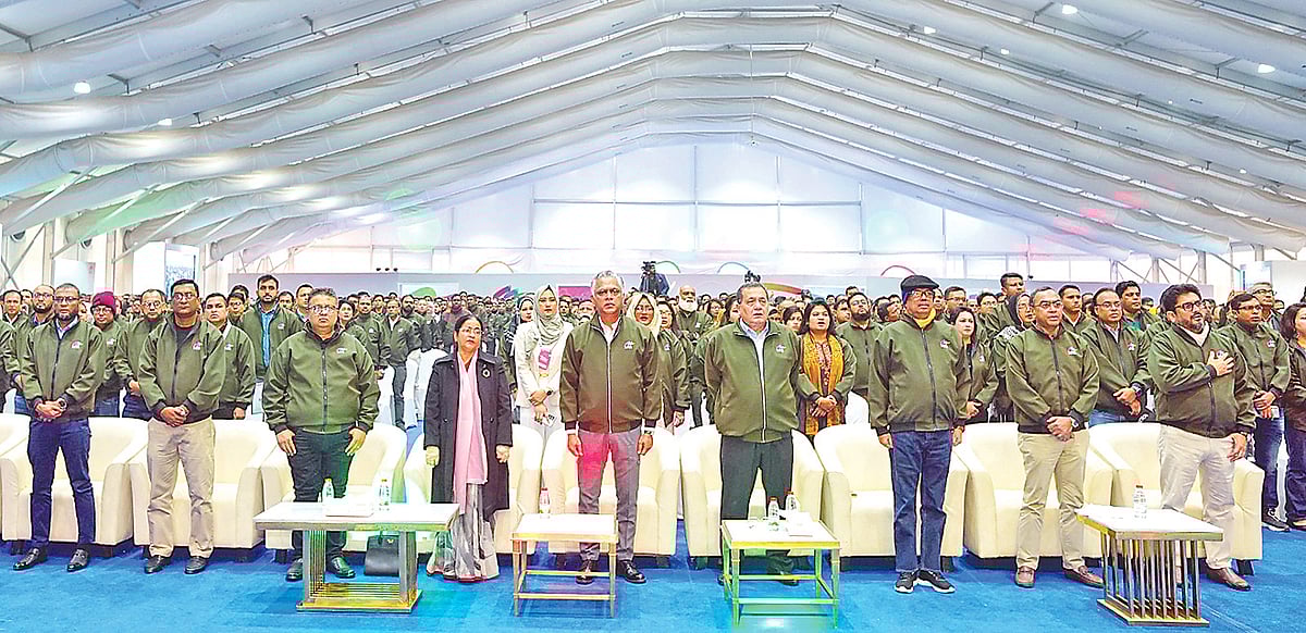 ঢাকায় সম্প্রতি এমটিবির বার্ষিক টাউন হল অনুষ্ঠানে উপস্থিত ব্যাংকের চেয়ারম্যান রাশেদ আহমেদ চৌধুরী; পরিচালক মো. আবদুল মালেক, খাজা নারগীছ হোসেন ও সৈয়দ নাসিম মঞ্জুর এবং এমডি ও প্রধান নির্বাহী সৈয়দ মাহবুবুর রহমানসহ অন্য অতিথিরা