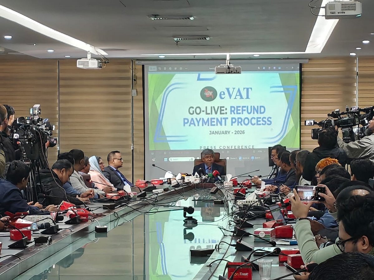 আজ বুধবার ঢাকার রাজস্ব ভবনে অনলাইন ভ্যাট রিফান্ড–ব্যবস্থার উদ্বোধন করেন এনবিআর চেয়ারম্যান আবদুর রহমান খান