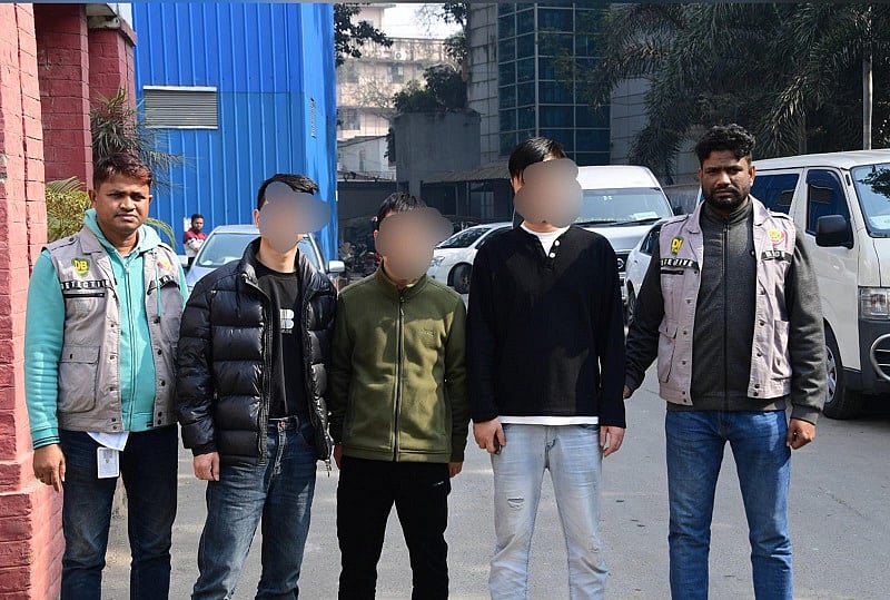 গ্রেপ্তার তিন চীনা নাগরিক