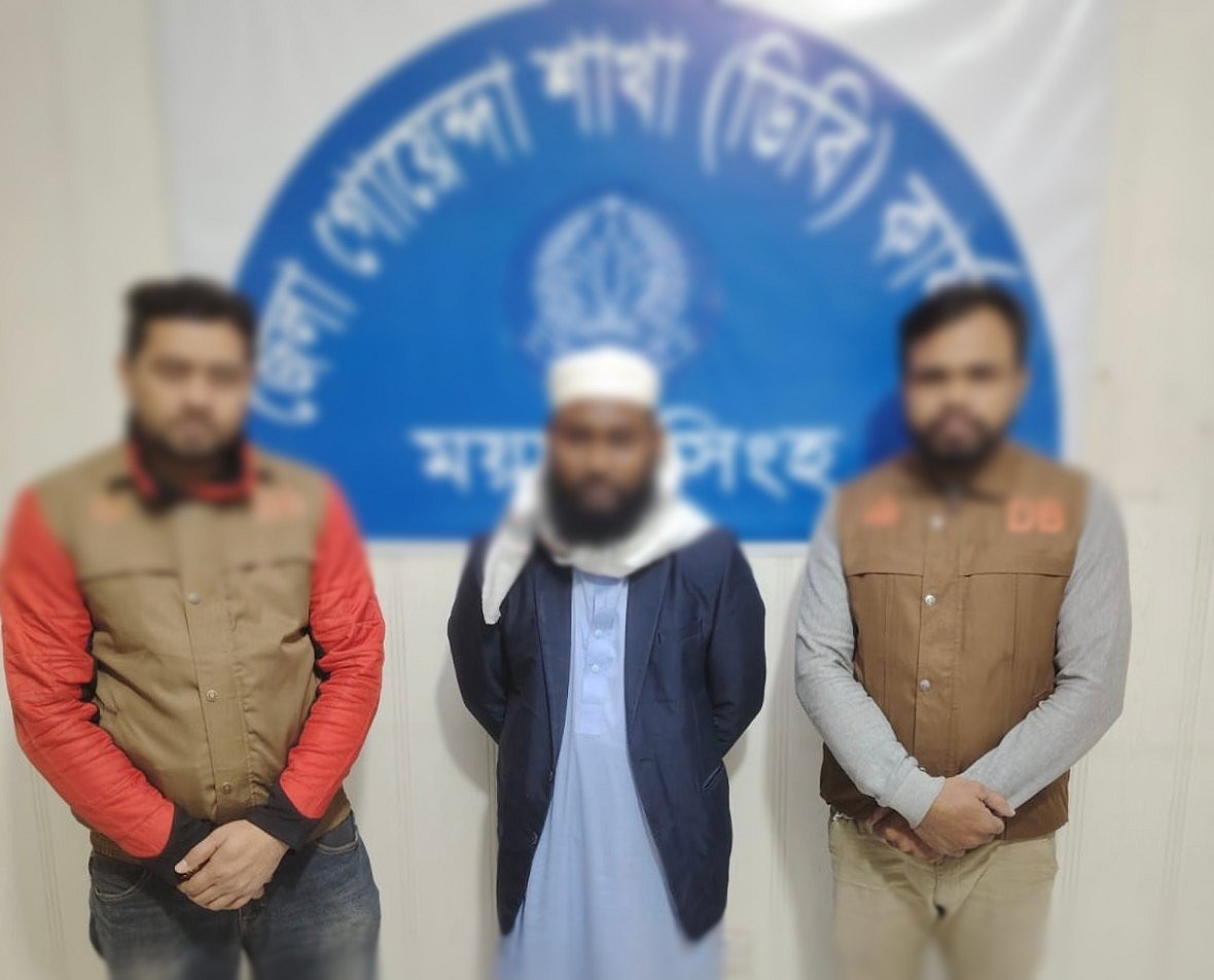 ময়মনসিংহের ভালুকায় পোশাকশ্রমিক দীপু চন্দ্র দাস হত্যায় একজনকে গ্রেপ্তার করা হয়েছে। আজ সকালে ডিবি কার্যালয়ে