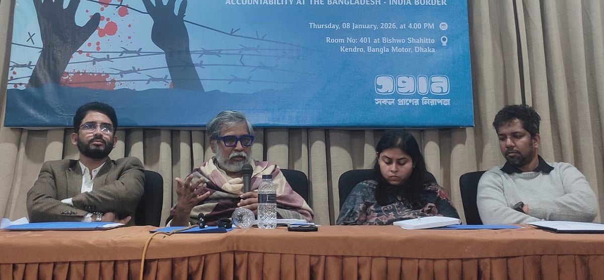 মানবাধিকার নিয়ে কাজ করা প্ল্যাটফর্ম সকল প্রাণের নিরাপত্তা (সপ্রান) আয়োজিত আলোচনা সভায় উপস্থিত অতিথিরা। আজ বৃহস্পতিবার বিকেলে রাজধানীর বাংলামোটরে বিশ্বসাহিত্য কেন্দ্র ভবনে