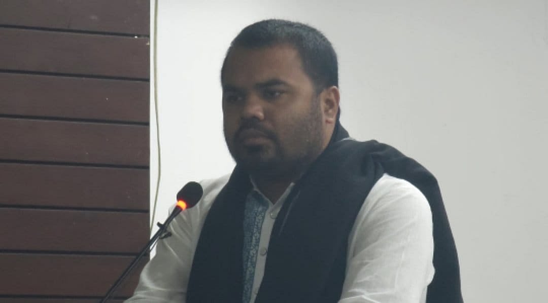 সাহিত্য–সংস্কৃতি কেন্দ্র আয়োজিত ‘কথা কবিতা ও গান’ শীর্ষক এক অনুষ্ঠানে বক্তব্য দেন শরিফ ওমর বিন হাদি