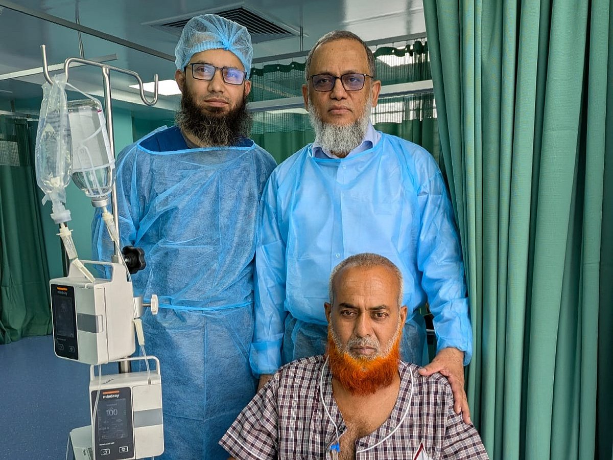 বগুড়া টিএমএসএস হেমাটোলজি অ্যান্ড বোনম্যারো ট্রান্সপ্ল্যান্ট সেন্টারে প্রথমবারের মতো মিজানুর রহমান নামের এক রোগীর সফলভাবে বোনম্যারো ট্রান্সপ্ল্যান্টের দাবি করা হয়েছে। সম্প্রতি তোলা