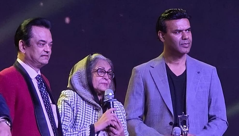 ঢালিউড ফিল্ম অ্যান্ড মিউজিক অ্যাওয়ার্ডসে আজীবন সম্মাননা দেওয়া হয় গুণী অভিনেত্রী দিলারা জামানকে