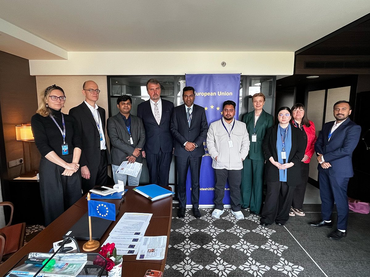 রাজধানীর হোটেল ইন্টারকন্টিনেন্টালে ইউরোপীয় ইউনিয়নের চিফ ইলেকশন অবজারভার আইভার্স ইজাবস’র নেতৃত্বাধীন নির্বাচন পর্যবেক্ষণ প্রতিনিধিদলের সঙ্গে বৈঠক করেন জাতীয় নাগরিক পার্টির (এনসিপি) আহ্বায়ক নাহিদ ইসলাম। আজ শনিবার দুপুরে