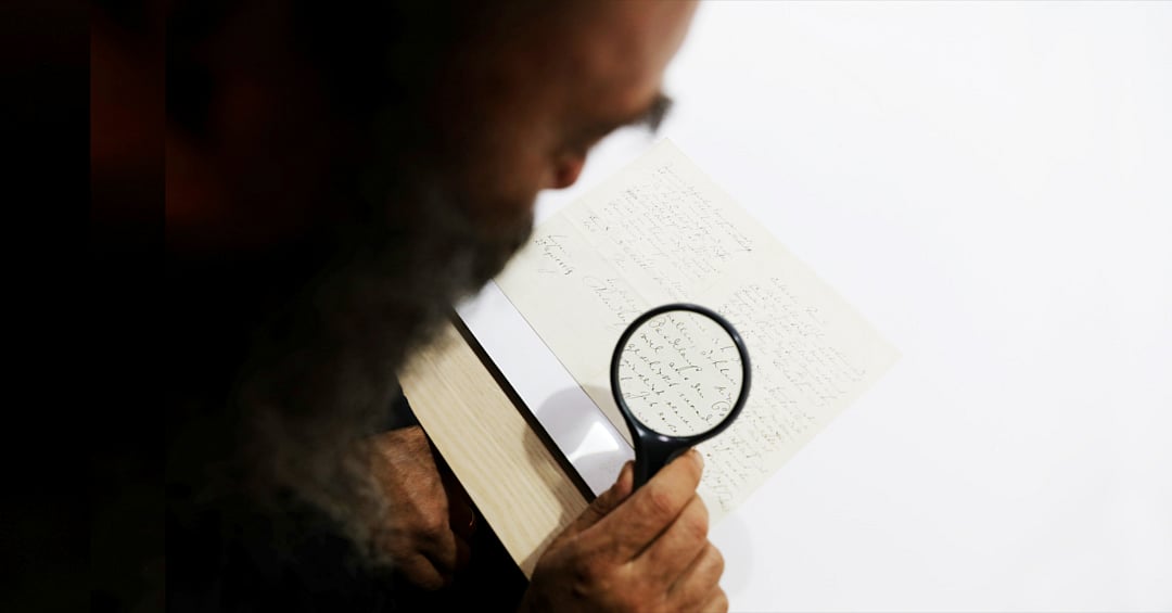 আতশি কাচের ইতিহাস অনেক পুরোনো