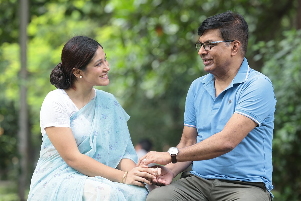 সুখ-দুঃখ ভাগ করে নেওয়ার মধ্যে গড়ে ওঠে আন্তরিকতা।