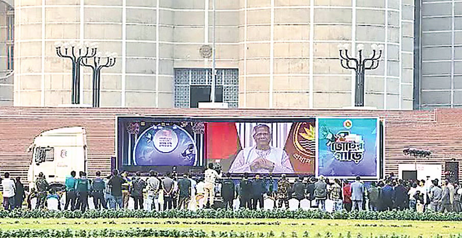 ভোটের গাড়ি সুপারক্যারাভান