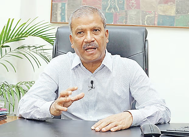 যুব ও ক্রীড়া উপদেষ্টা অধ্যাপক আসিফ নজরুল