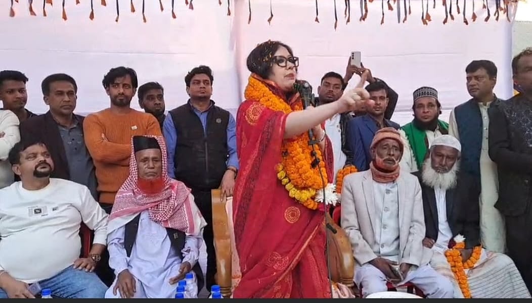 উঠান বৈঠকে বক্তব্য দেন ব্রাহ্মণবাড়িয়া-২ (সরাইল, আশুগঞ্জ ও বিজয়নগরের একাংশ) আসনের স্বতন্ত্র প্রার্থী রুমিন ফারহানা। আজ সোমবার বিকেলে সরাইল উপজেলার পানিশ্বর ইউনিয়নের শাখাইতি গ্রামে