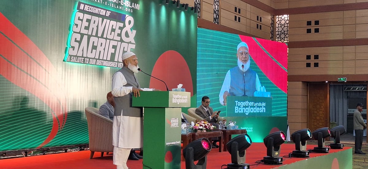 বক্তব্য দিচ্ছেন জামায়াতে ইসলামীর আমির শফিকুর রহমান। আজ সোমবার সন্ধ্যায় রাজধানীর শেরেবাংলা নগরে বাংলাদেশ-চীন মৈত্রী সম্মেলনকেন্দ্রে