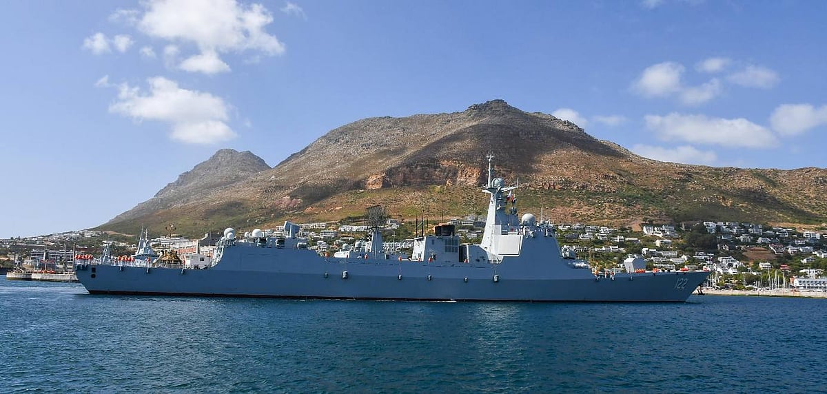 কেপ উপদ্বীপের সাইমনস টাউন এলাকায় অবস্থিত দক্ষিণ আফ্রিকার প্রধান নৌঘাঁটিতে চীনের একটি যুদ্ধ জাহাজ