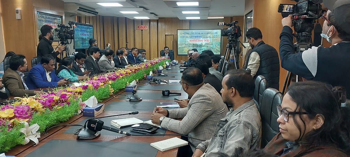 সোনালী ব্যাংকের ২০২৫ সালের সাফল্যের নানা দিক তুলে ধরতে আজ মঙ্গলবার প্রতিষ্ঠানটির ঢাকার প্রধান কার্যালয়ে এক সংবাদ সম্মেলনের আয়োজন করা হয়। এতে বক্তব্য দেন ব্যাংকের ব্যবস্থাপনা পরিচালক (এমডি) শওকত আলী খান। এ সময় ব্যাংকের জ্যেষ্ঠ কর্মকর্তারা উপস্থিত ছিলেন