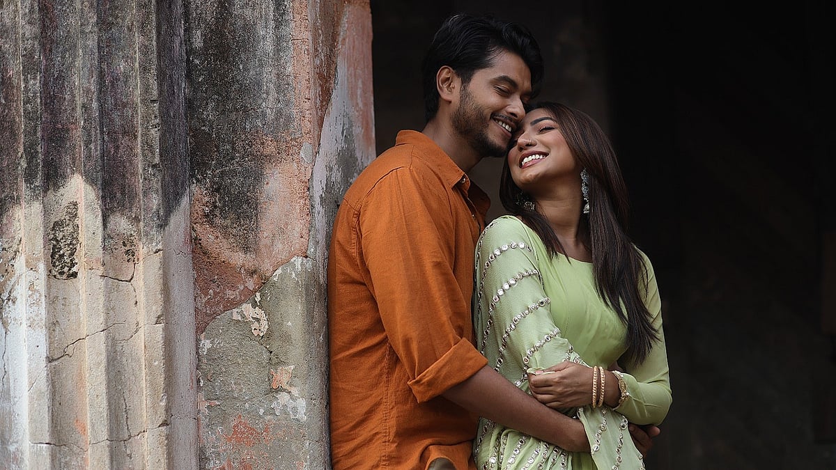 আরশ খানের বিপরীতে অভিনয় করেছেন সুনেরাহ্‌ বিনতে কামাল