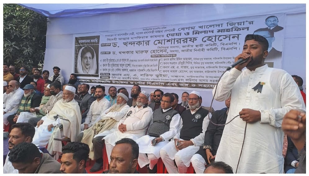 গতকাল মঙ্গলবার বিকেল পাঁচটার দিকে কুমিল্লার দাউদকান্দি উপজেলার শহীদনগর এম এ জলিল উচ্চবিদ্যালয় মাঠে এক অনুষ্ঠানে এনসিপির শতাধিক নেতা-কর্মী বিএনপিতে যোগ দেন