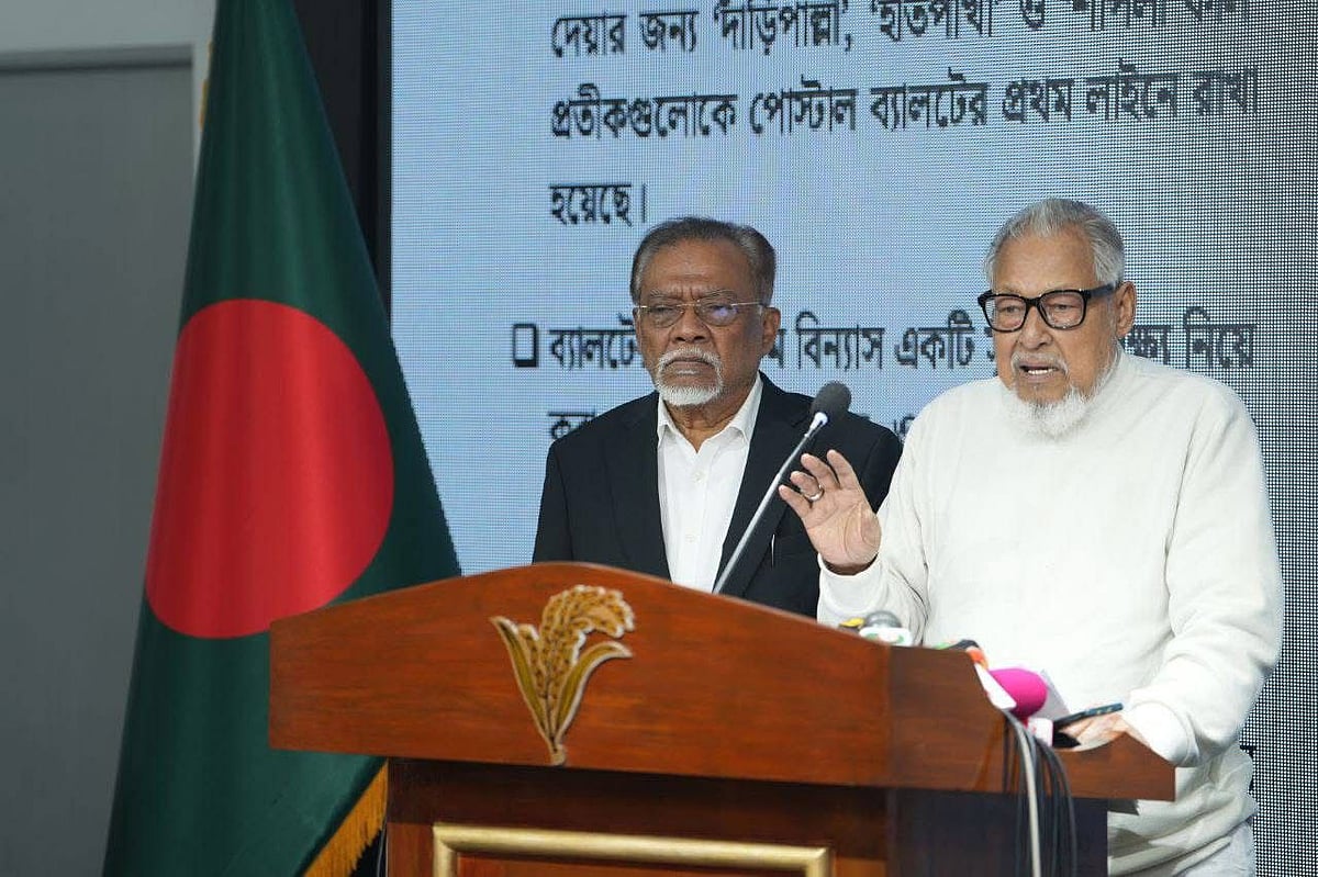 সংবাদ সম্মেলনে কথা বলছেন বিএনপির নির্বাচন পরিচালনা কমিটির চেয়ারম্যান নজরুল ইসলাম খান। গুলশান, ঢাকা; ১৪ জানুয়ারি ২০২৬