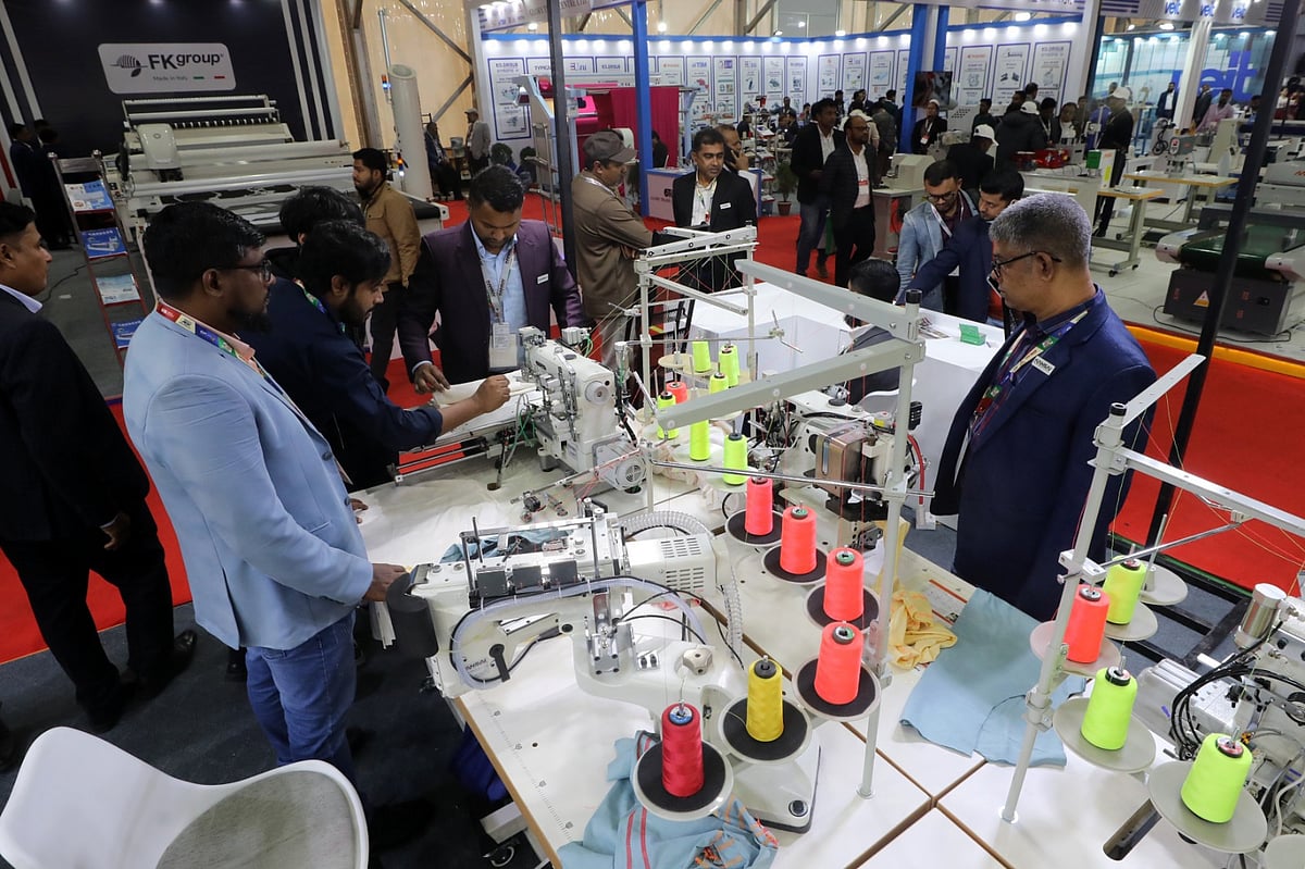 একসঙ্গে শুরু হওয়া তিনটি আন্তর্জাতিক প্রদর্শনীতে দর্শনার্থীদের ভিড়। আজ বুধবার ঢাকার পূর্বাচলে ইন্টারন্যাশনাল কনভেনশন সিটি বসুন্ধরায় (আইসিসিবি) আইসিসিবিতে