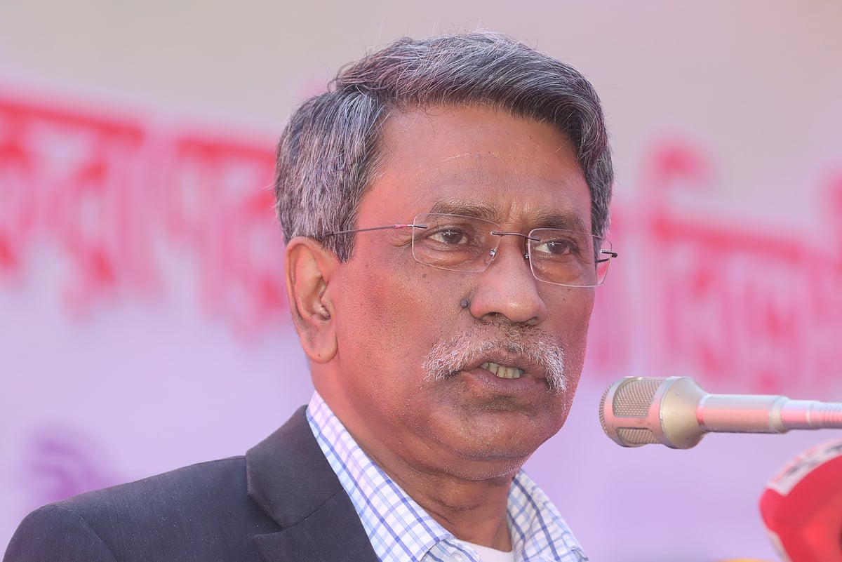 বক্তব্য দিচ্ছেন প্রধান উপদেষ্টার বিশেষ সহকারী অধ্যাপক আলী রীয়াজ। বুধবার বিকেলে রংপুরের শহীদ আবু সাঈদ স্টেডিয়ামে